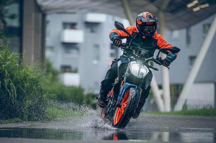 KTM 160 Duke launched at Rs 1.85 lakh